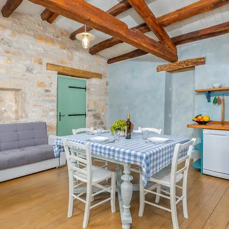 Apartment 1 Bedroom Beautiful In *