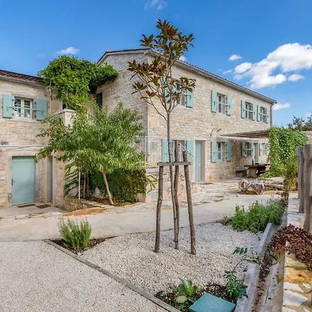 1 Bedroom Beautiful In *