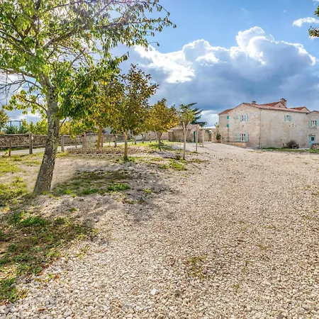 1 Bedroom Beautiful In *